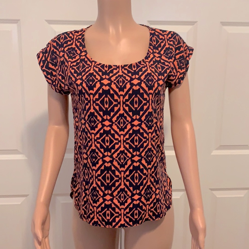 Beautiful coral and navy print Top